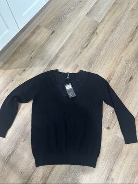 Lace-Trim V-Neck Sweater - Black